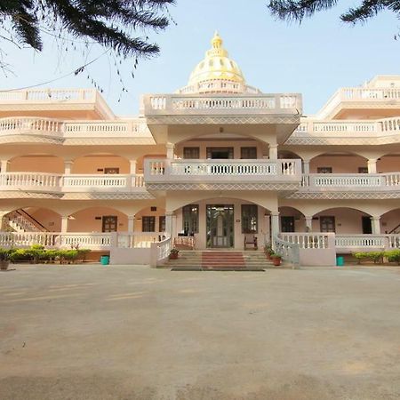 Jains Royal Palace Resorts Йелагири Екстериор снимка