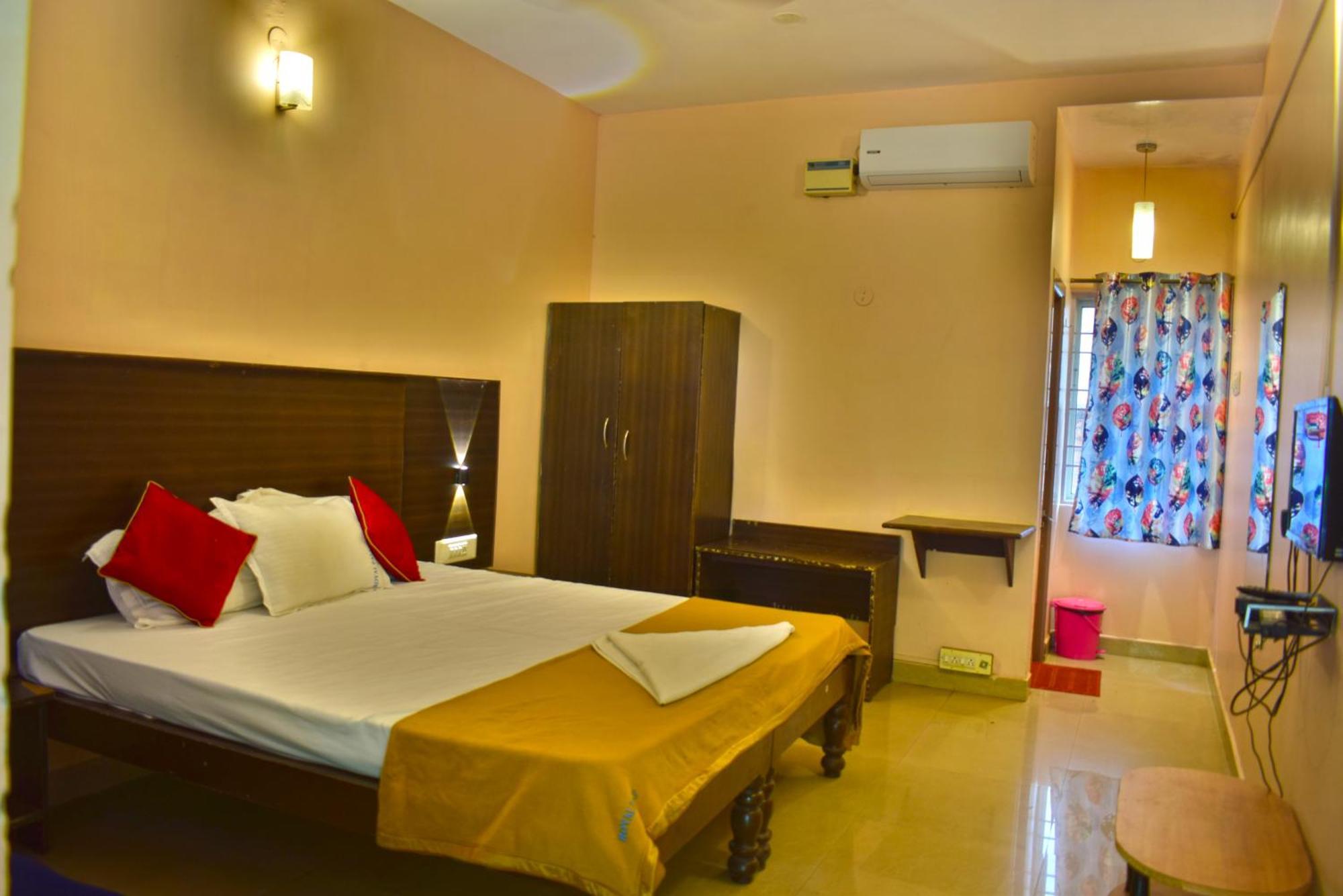 Jains Royal Palace Resorts Йелагири Екстериор снимка
