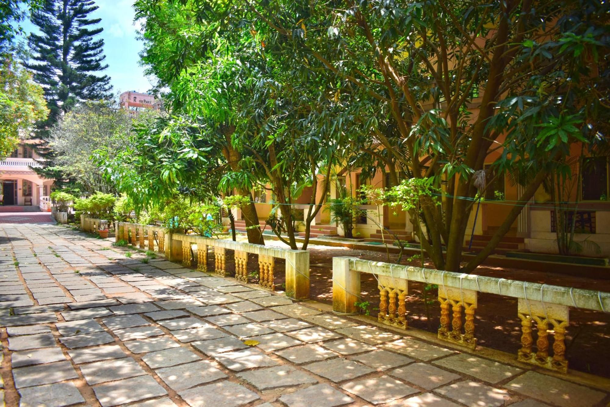 Jains Royal Palace Resorts Йелагири Екстериор снимка