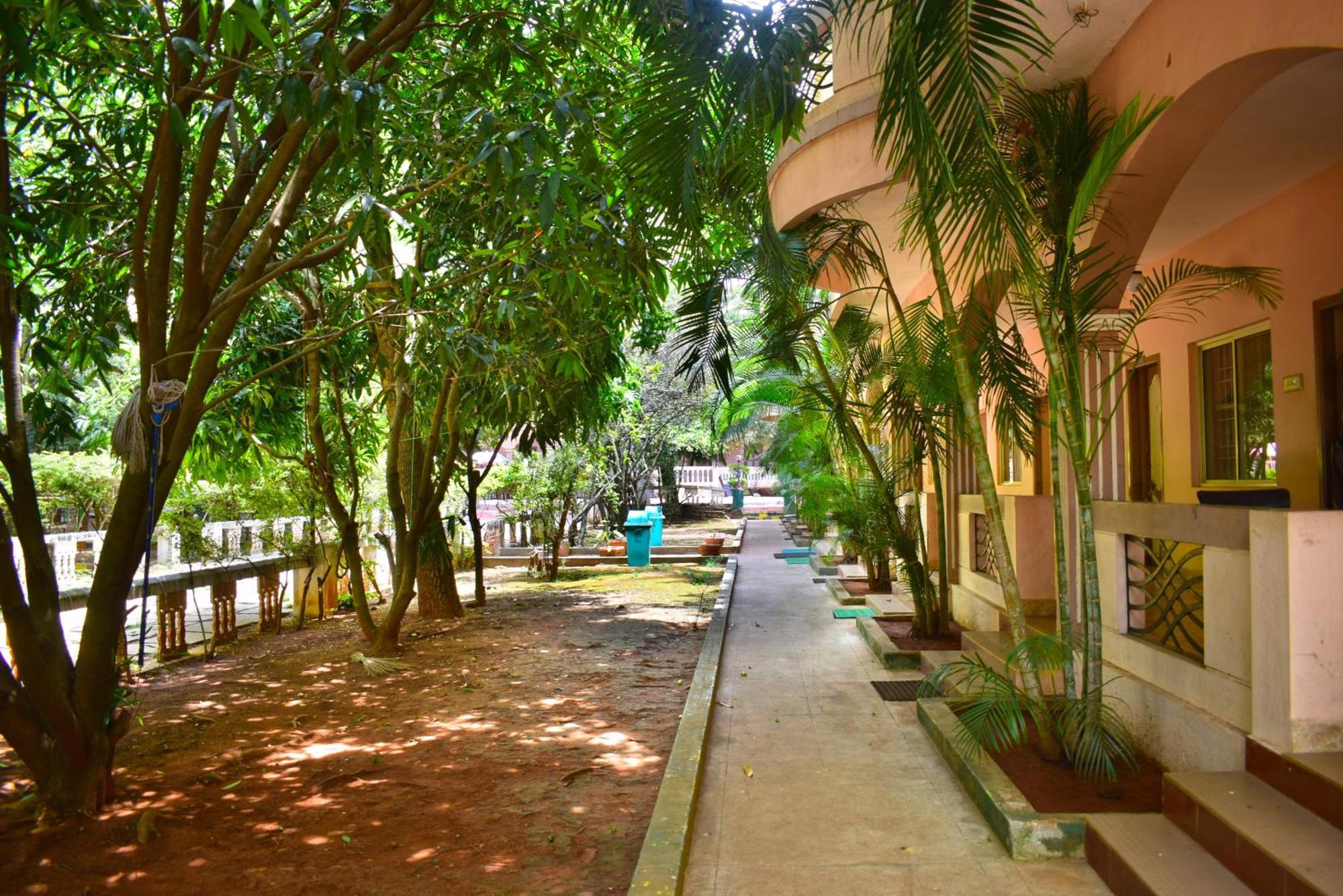 Jains Royal Palace Resorts Йелагири Екстериор снимка