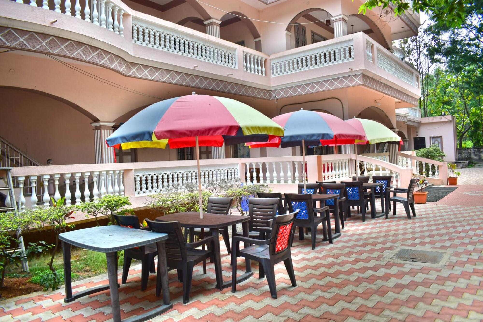 Jains Royal Palace Resorts Йелагири Екстериор снимка
