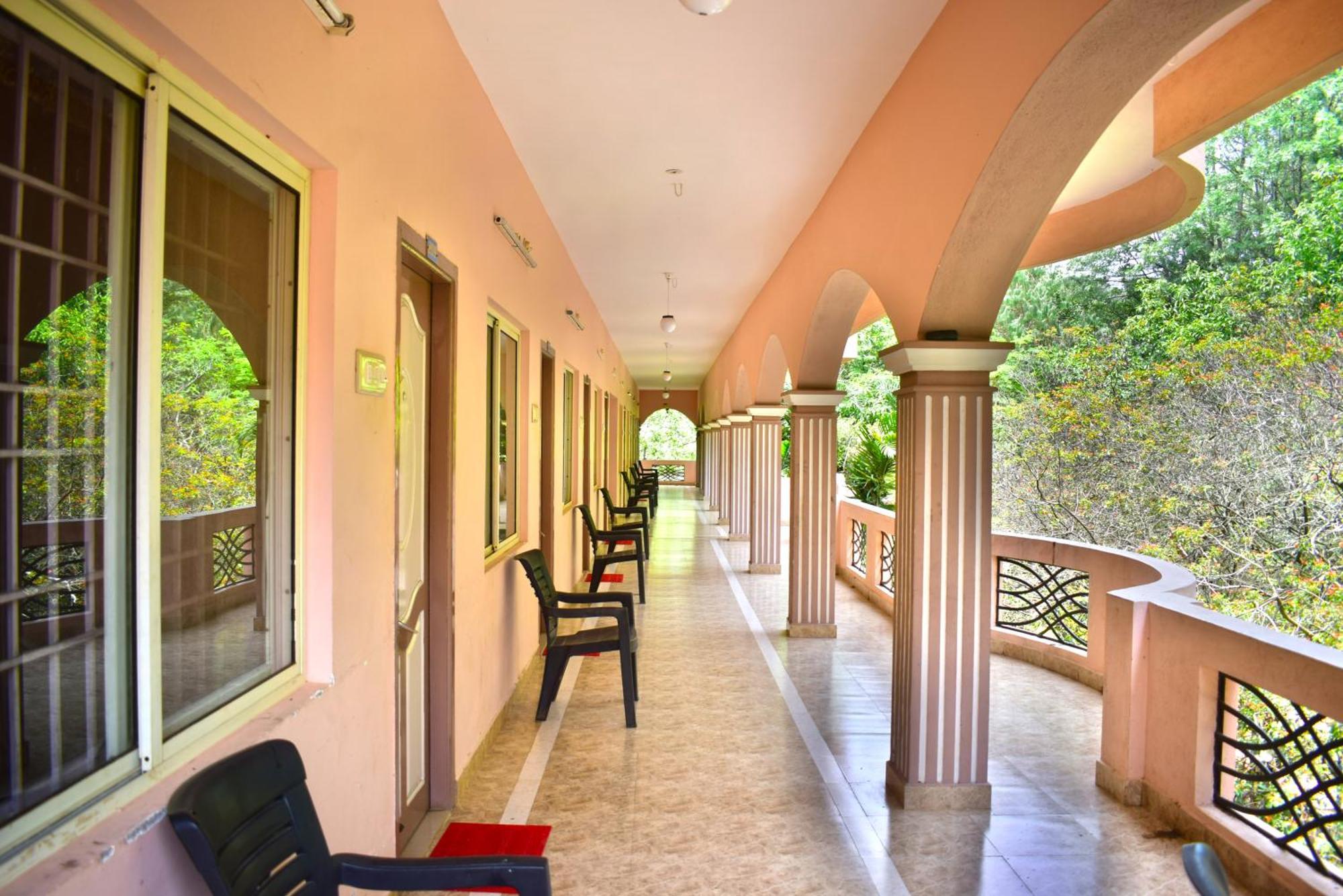 Jains Royal Palace Resorts Йелагири Екстериор снимка