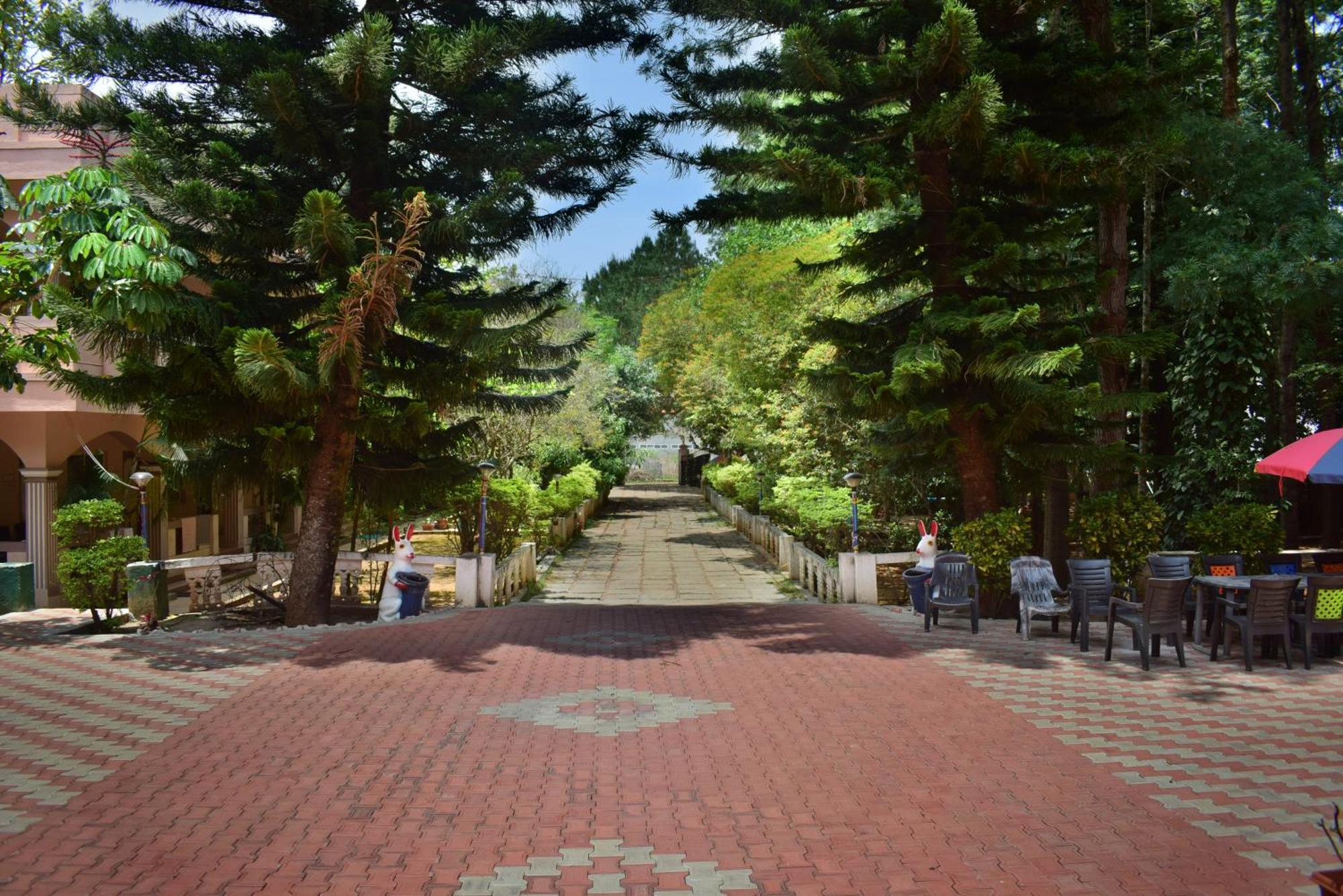 Jains Royal Palace Resorts Йелагири Екстериор снимка