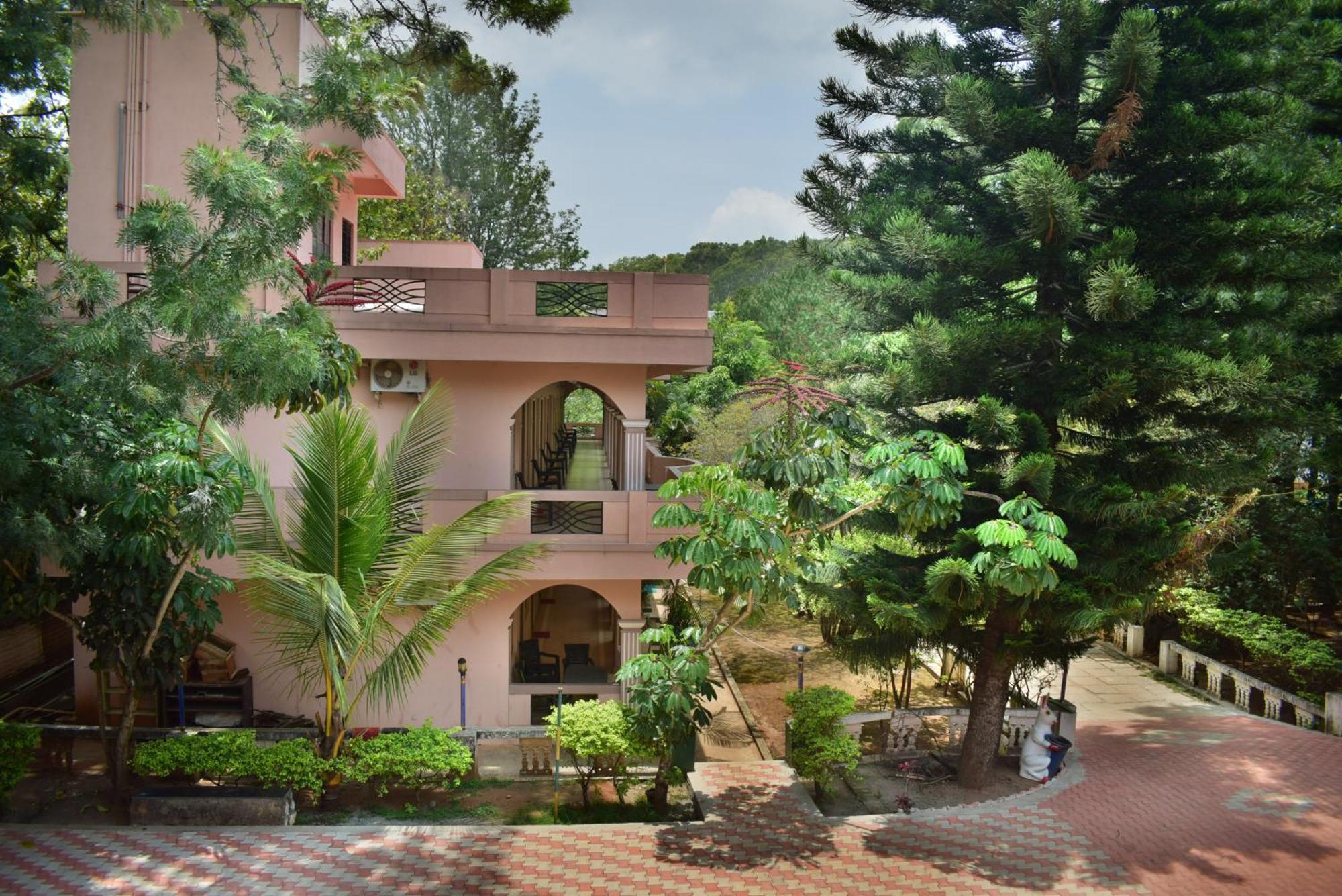 Jains Royal Palace Resorts Йелагири Екстериор снимка