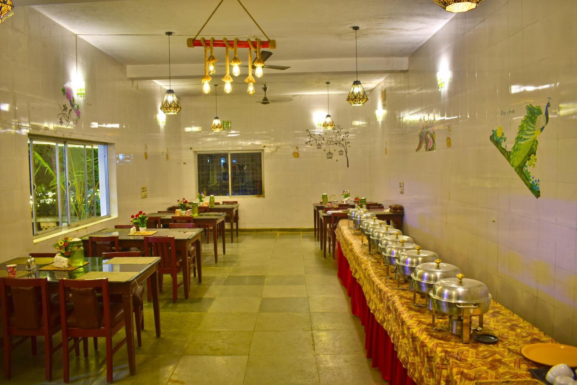 Jains Royal Palace Resorts Йелагири Екстериор снимка