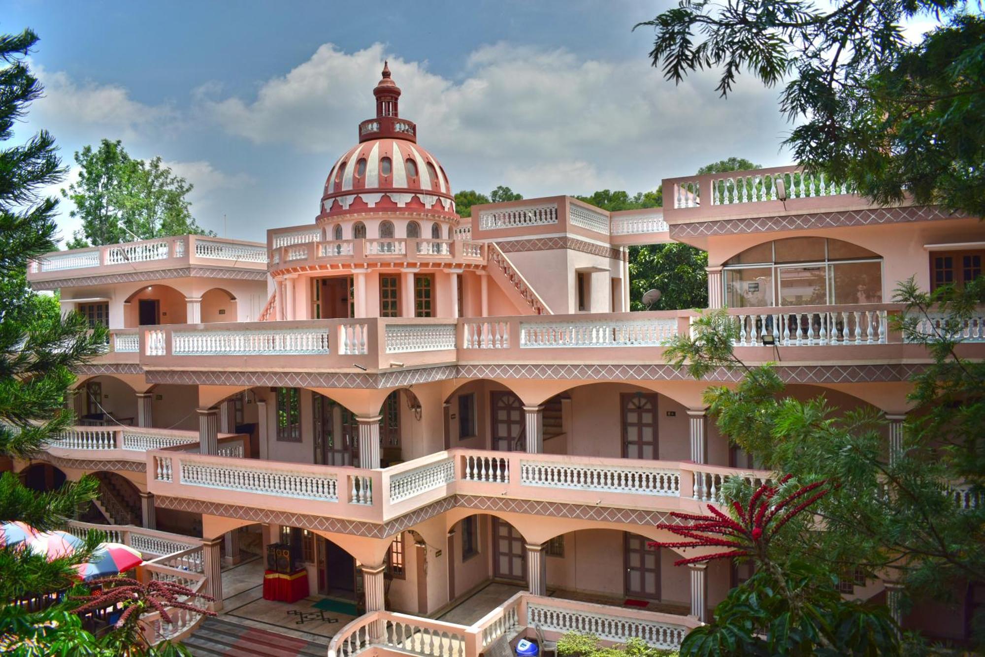 Jains Royal Palace Resorts Йелагири Екстериор снимка