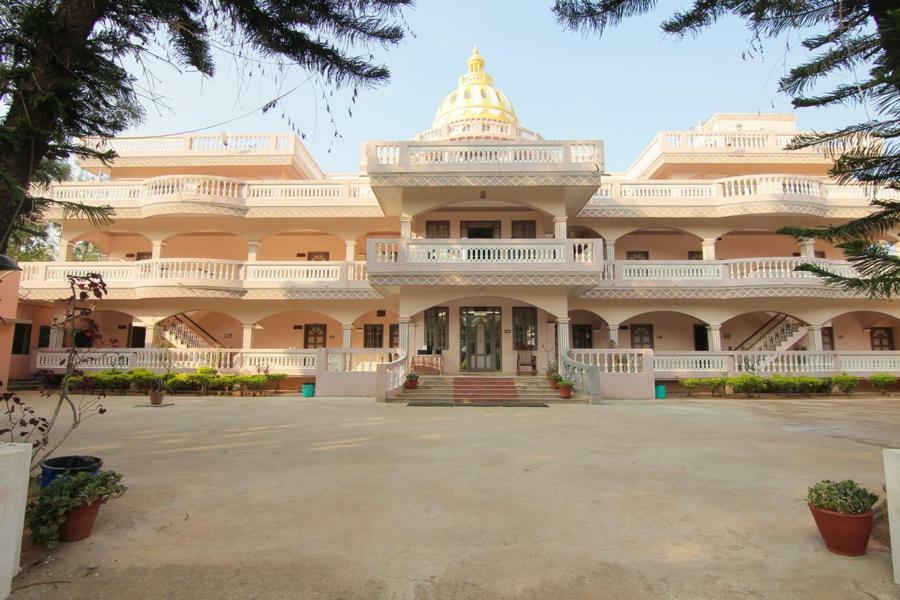 Jains Royal Palace Resorts Йелагири Екстериор снимка