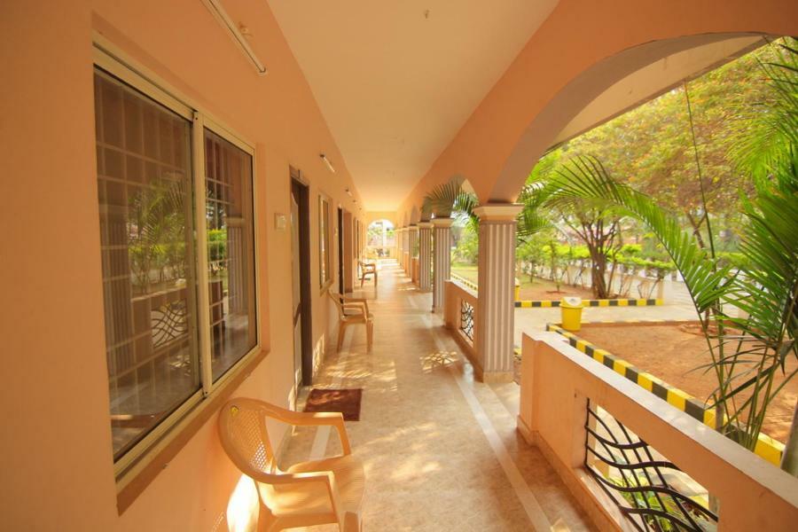 Jains Royal Palace Resorts Йелагири Екстериор снимка