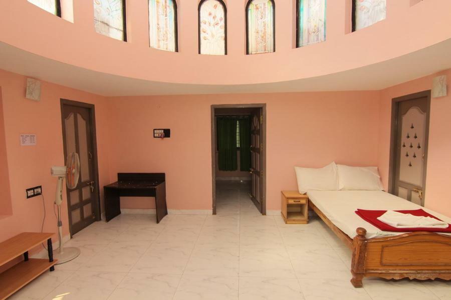 Jains Royal Palace Resorts Йелагири Екстериор снимка