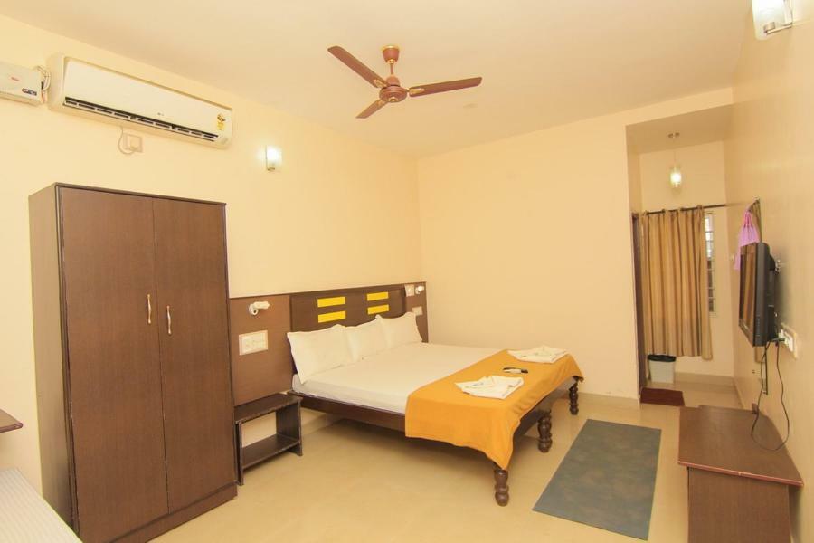 Jains Royal Palace Resorts Йелагири Екстериор снимка