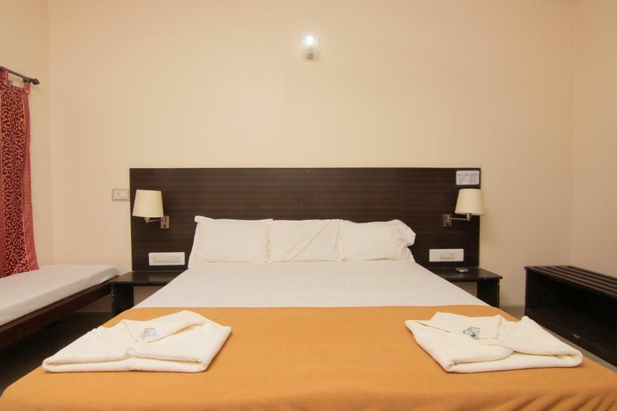 Jains Royal Palace Resorts Йелагири Екстериор снимка