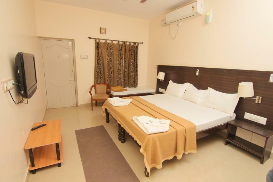 Jains Royal Palace Resorts Йелагири Екстериор снимка