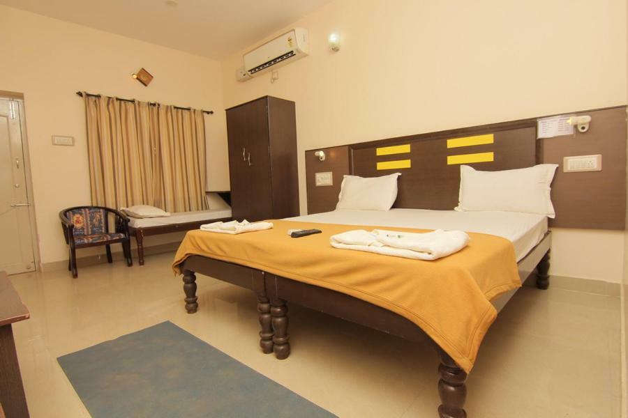 Jains Royal Palace Resorts Йелагири Екстериор снимка