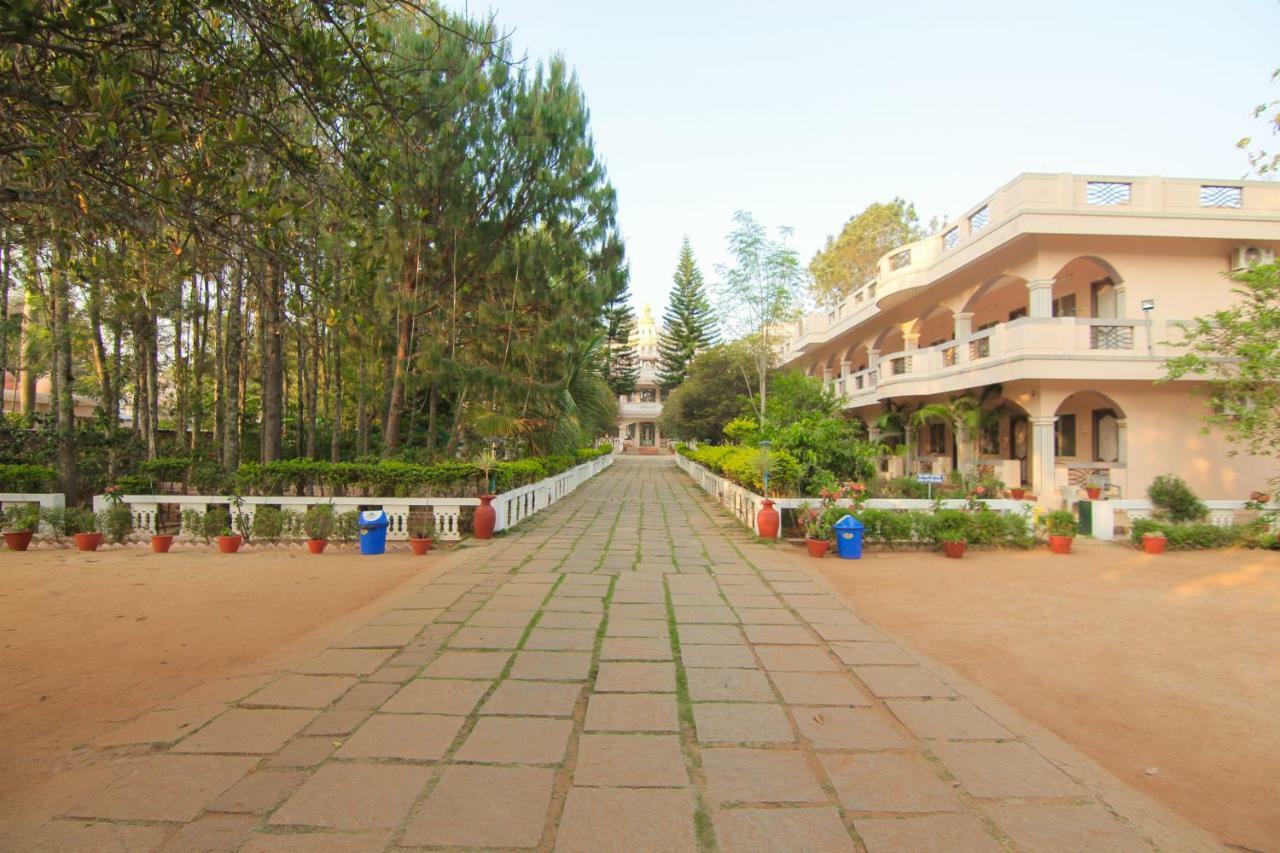Jains Royal Palace Resorts Йелагири Екстериор снимка
