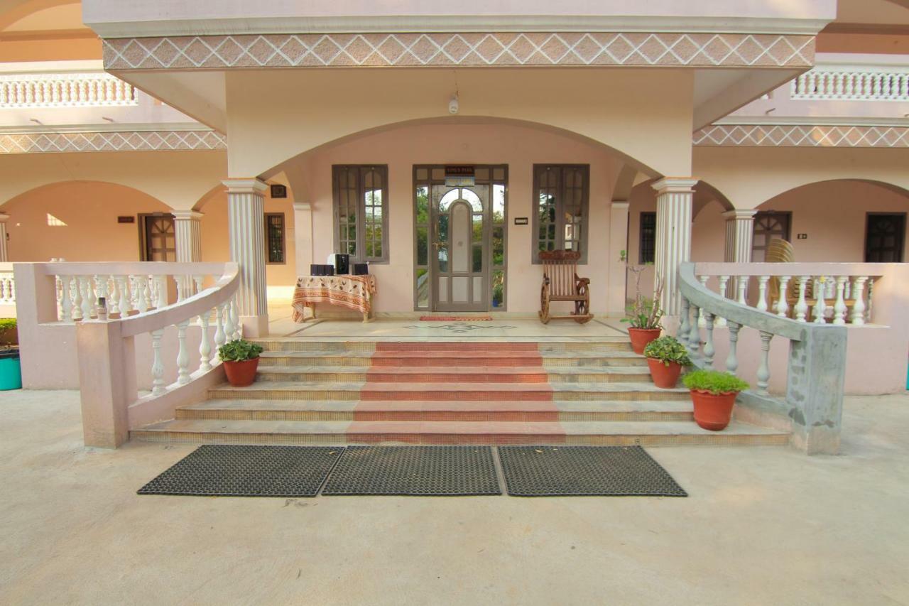 Jains Royal Palace Resorts Йелагири Екстериор снимка