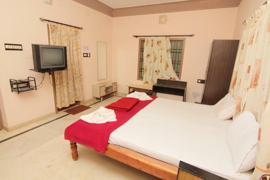 Jains Royal Palace Resorts Йелагири Екстериор снимка