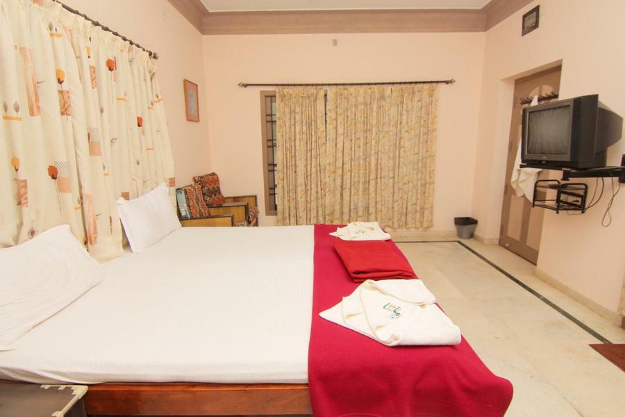 Jains Royal Palace Resorts Йелагири Екстериор снимка
