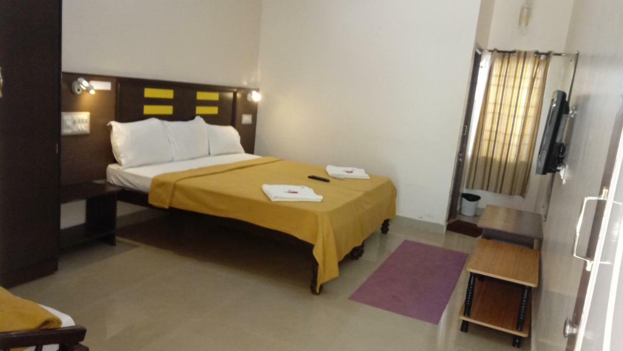 Jains Royal Palace Resorts Йелагири Екстериор снимка